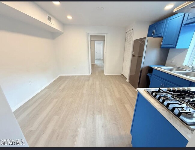 Building Photo - 5658 Dailey Ave