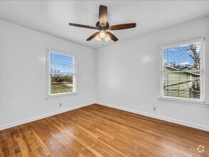 Building Photo - Floresville Property, Ask about our reduce...