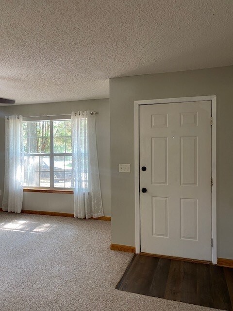 Building Photo - 5105 Lake Dr