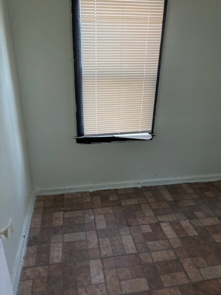 Building Photo - 20438 Russell St