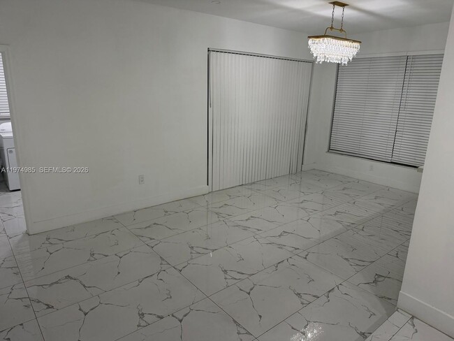 Building Photo - 345 SW 49th Ave