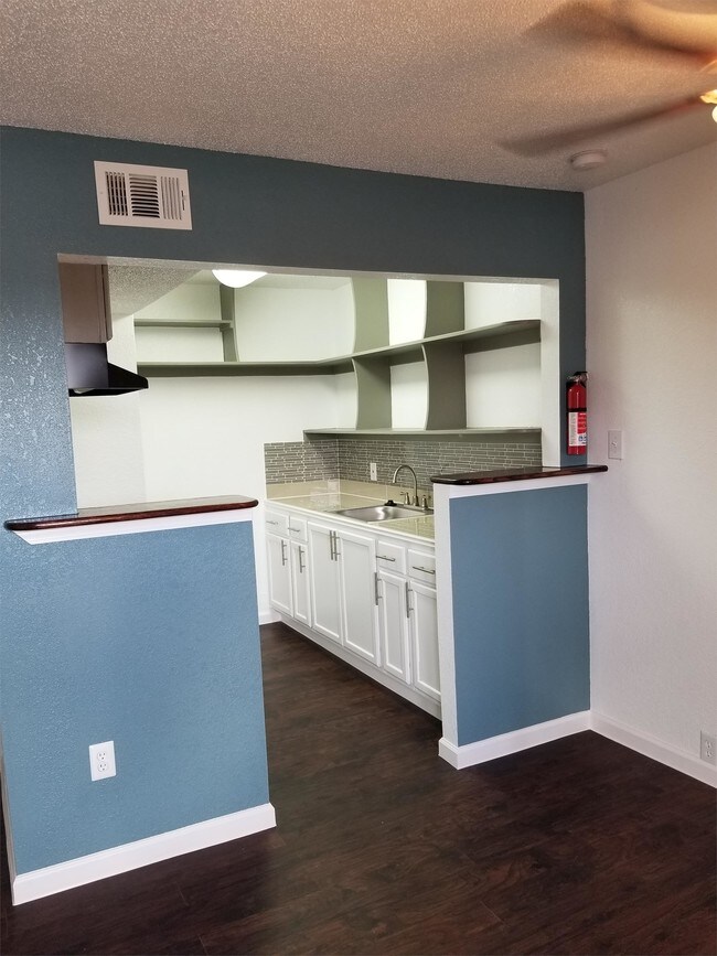 Building Photo - 6110 Glenmont Dr