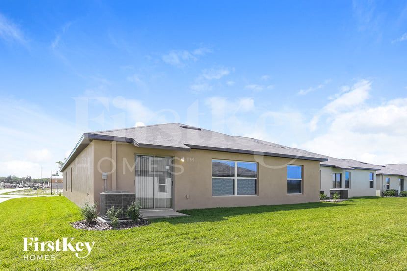 Building Photo - 5001 White Chicory Dr
