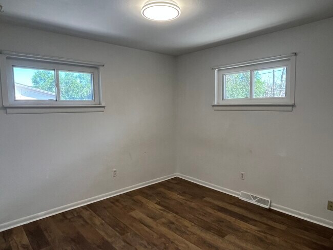 Building Photo - 9160 Cypress Dr