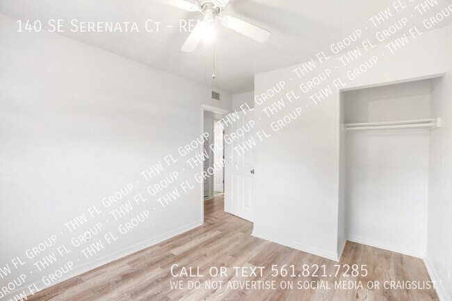 Building Photo - 140 SE Serenata Ct