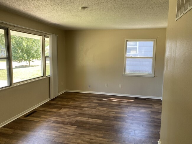 Building Photo - 1010 18th St SW