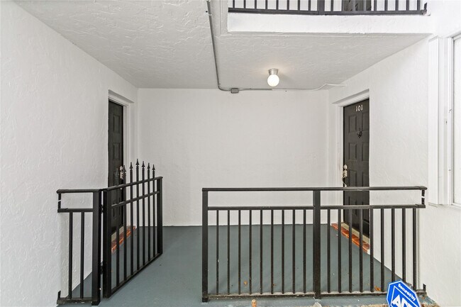 Building Photo - 16051 Blatt Blvd