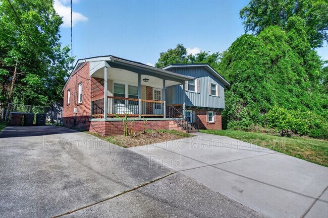Building Photo - 1821 W Meadowview Rd
