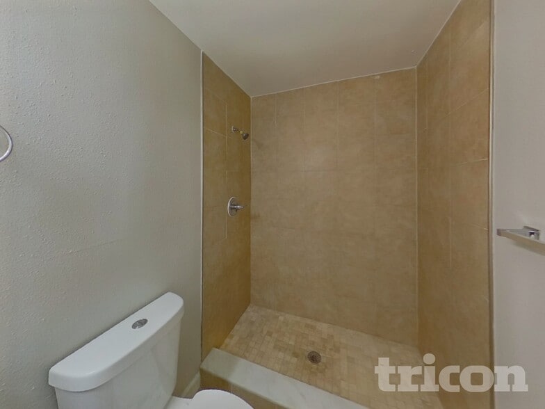 Building Photo - 910 Sunridge Point Dr