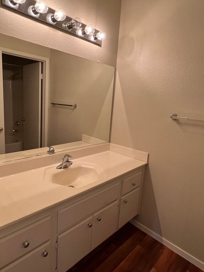 Building Photo - Green Valley Condo w/ Garage