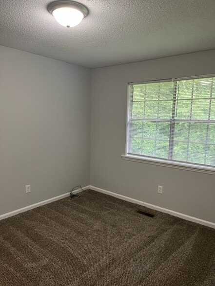 Building Photo - 109 Rainbow Ct