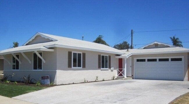 Building Photo - Lovely 3 bedroom home with an open floor plan