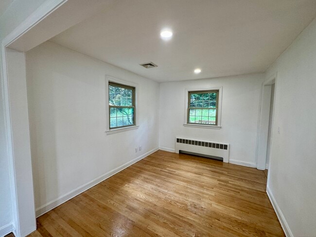 Building Photo - 30 Fairview Dr