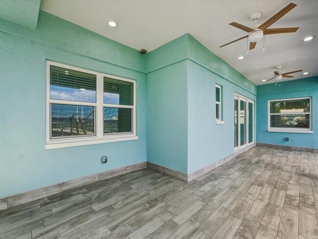 Building Photo - 828 Bay Point Dr