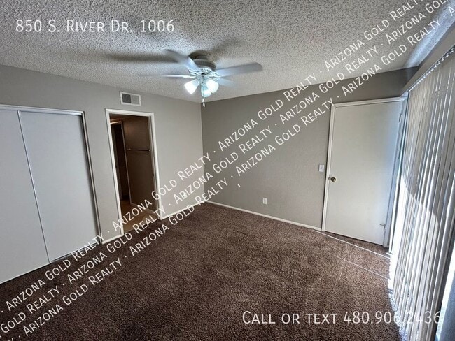 Building Photo - 850 S River Dr