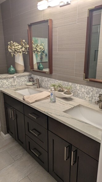 Master Bathroom - 1412 SW 130th St