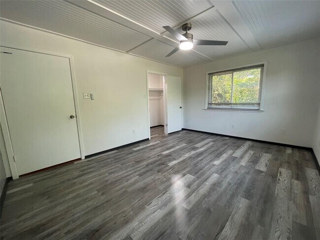 Building Photo - 5802 Longhorn Landing