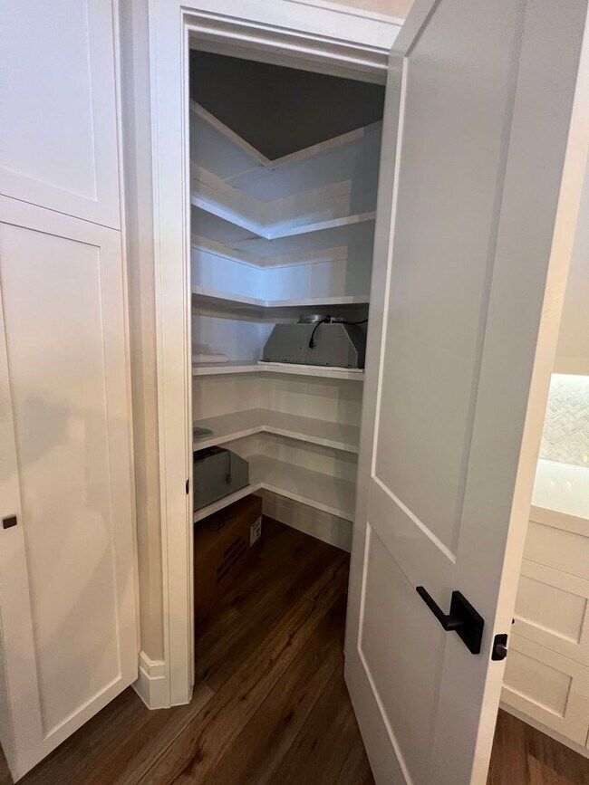 Building Photo - Beautiful 4 Bedroom, 4 Bathroom Home in The Dunes at Sand Hollow Resort