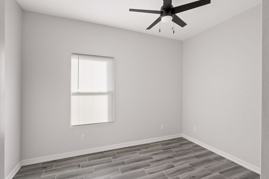 Building Photo - 408 N Onyx Ave