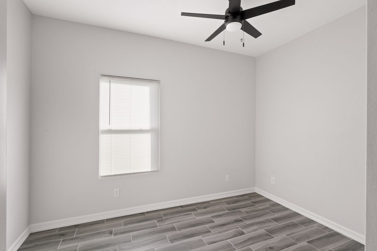 Building Photo - 408 N Onyx Ave