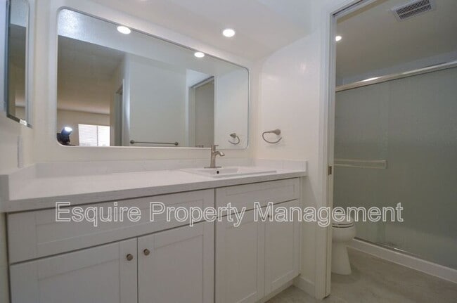 Building Photo - 443 Chapala Dr
