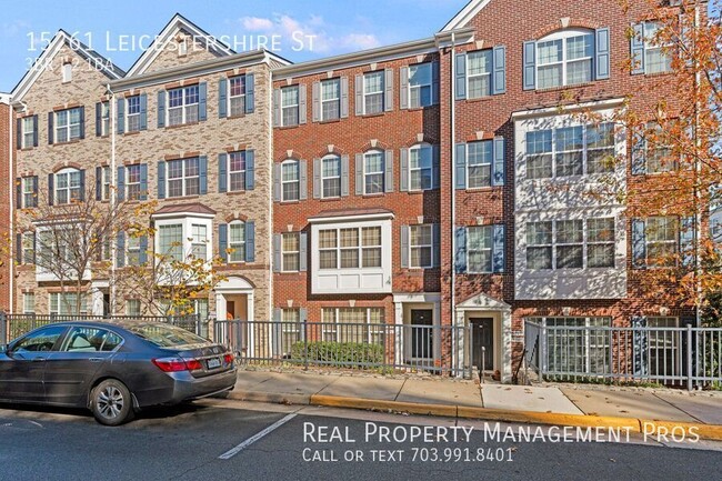 Primary Photo - Elegant 3-Bedroom Condo in a Prime Gated C...