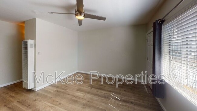 Building Photo - 208 Fir St