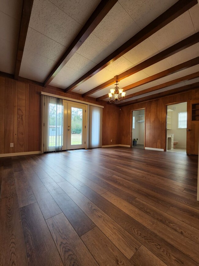 Building Photo - 1827 S Fredonia St