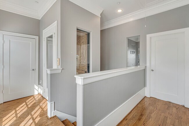 Building Photo - 1215 Rosedale St