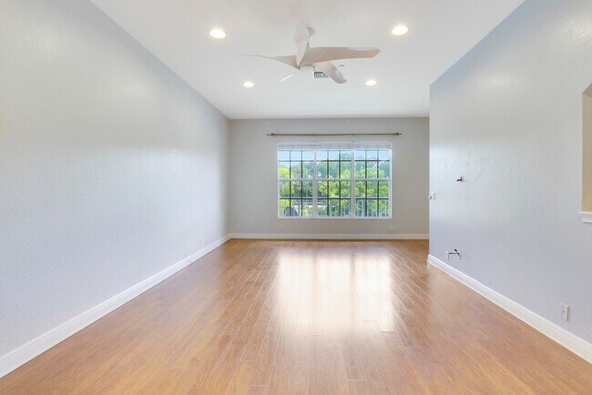 Building Photo - 4581 Artesa Way S