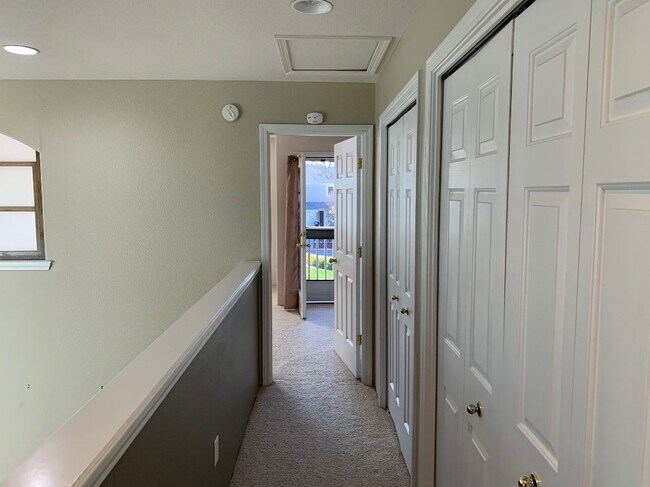 Building Photo - 640 Shadow Way