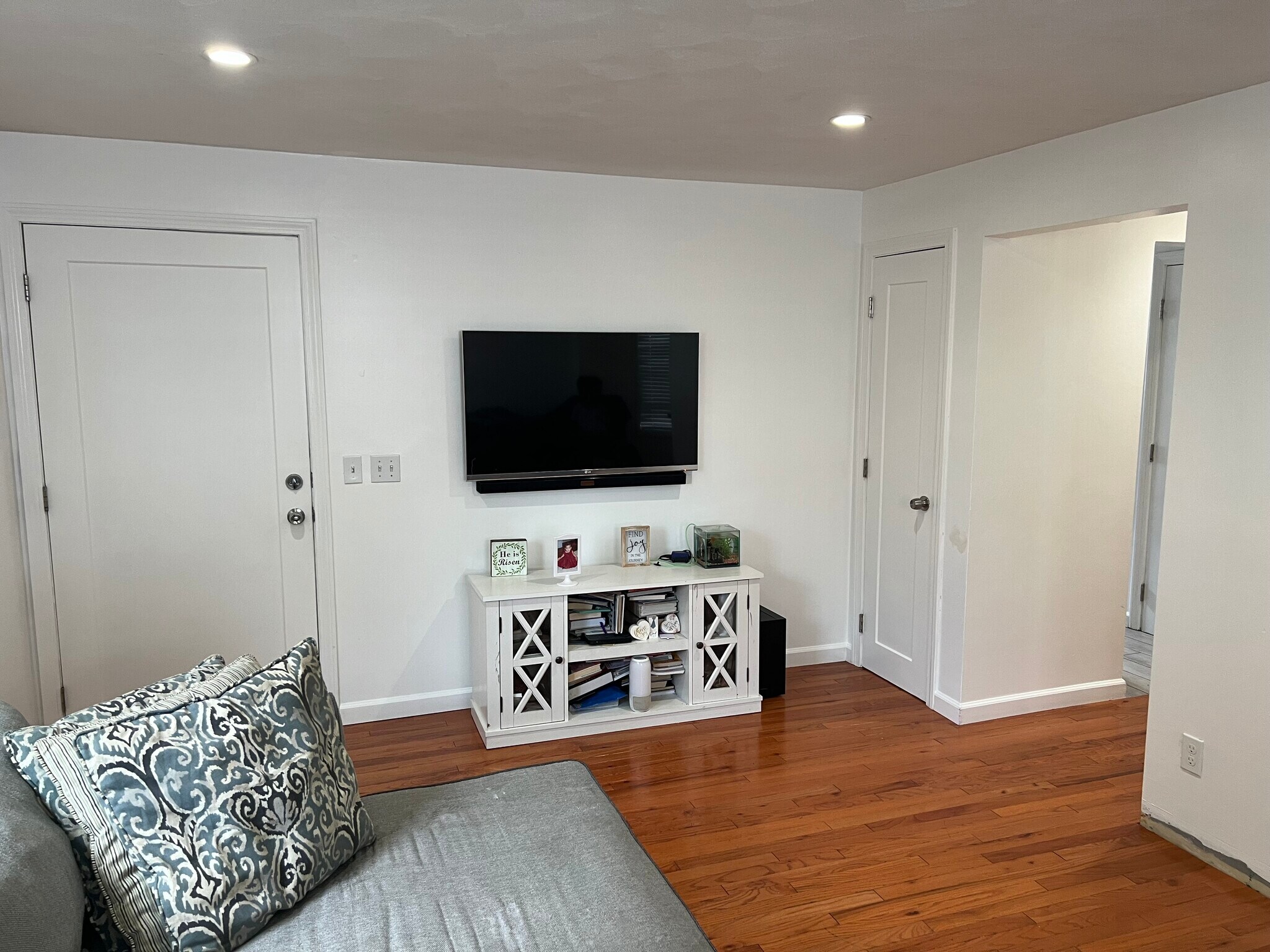 Building Photo - 64 Sterling St