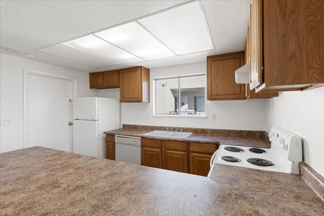 Building Photo - 3649 S Van Dyke Ave