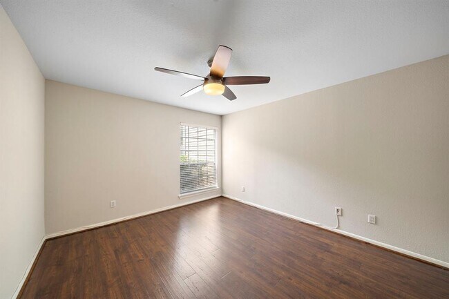 Building Photo - 1860 White Oak Dr