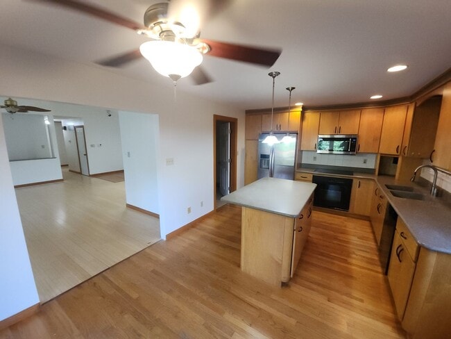 Building Photo - Spacious Home in Ladue Schools