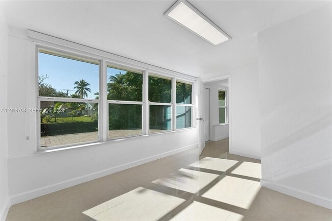 Building Photo - 300 SW 11th Ct