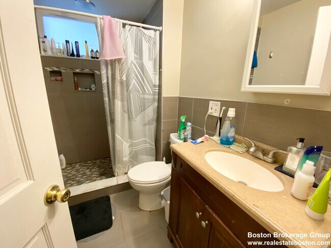 Building Photo - 72 Calumet St