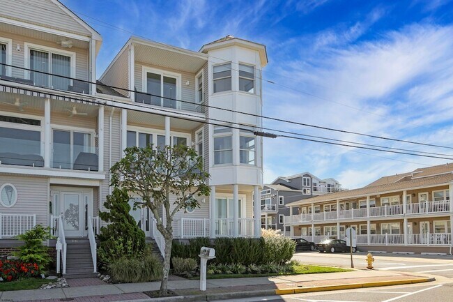 Building Photo - 9416 Amherst Ave