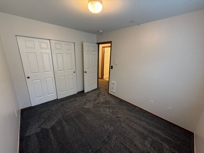 Building Photo - 4 bedroom townhome in Alicia Meadows with $500.00 off February rent if moved in by January end!