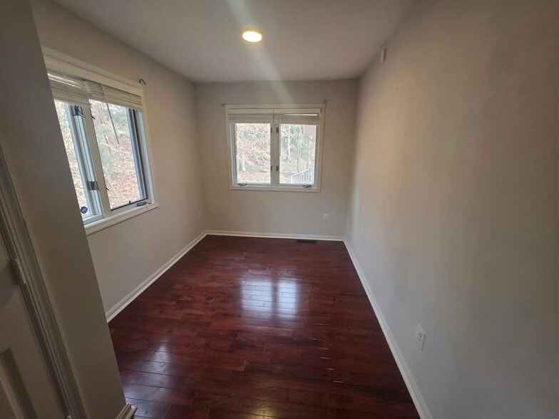 Building Photo - 3120 Creedon Dr