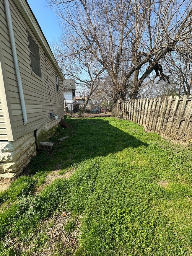 Building Photo - $1,100.00 MOVE-IN-SPECIAL