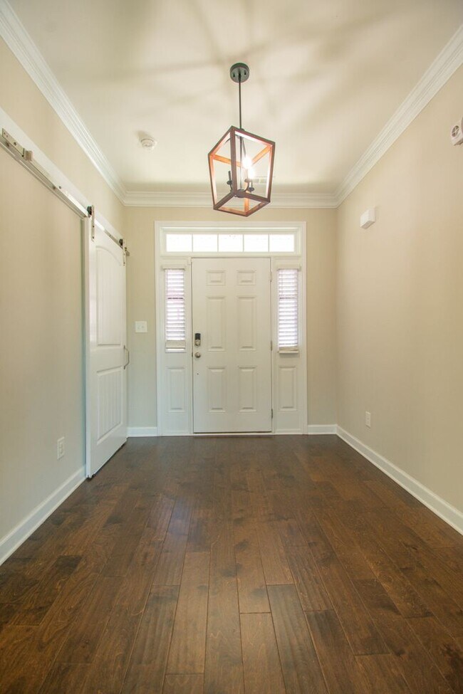 Building Photo - Available July 1! 4 Bedroom 2.5 Bathroom