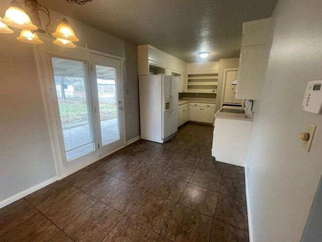 Building Photo - NORMAN HOME AVAILABLE FOR LEASE