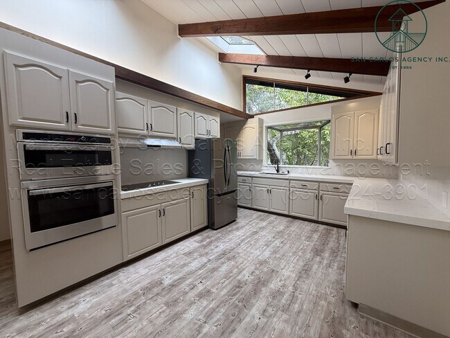 Building Photo - Remodeled Three Bedroom Upper Hatton Fields Home