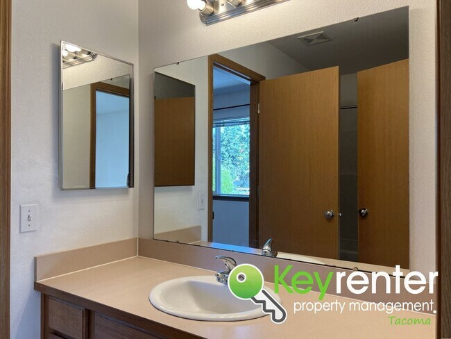 Building Photo - Fern Hill Family Home: Jack & Jill Bath, F...