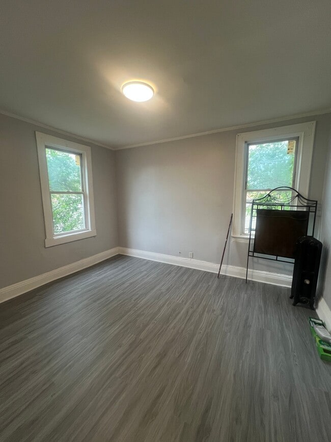 Building Photo - 4 Eaton Pl