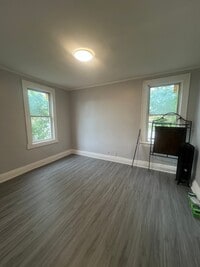 Building Photo - 4 Eaton Pl