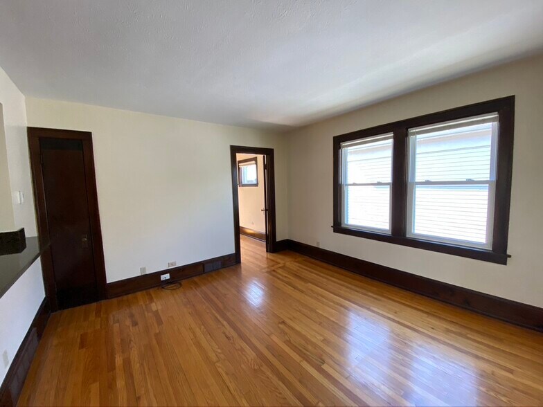 Building Photo - 1745 W 31st Pl