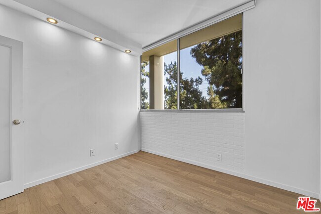 Building Photo - 4455 Los Feliz Blvd