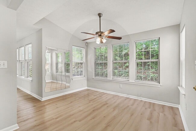 Building Photo - 4BR/2.5BA Home Conveniently Located Off Jimmy Carter Blvd!